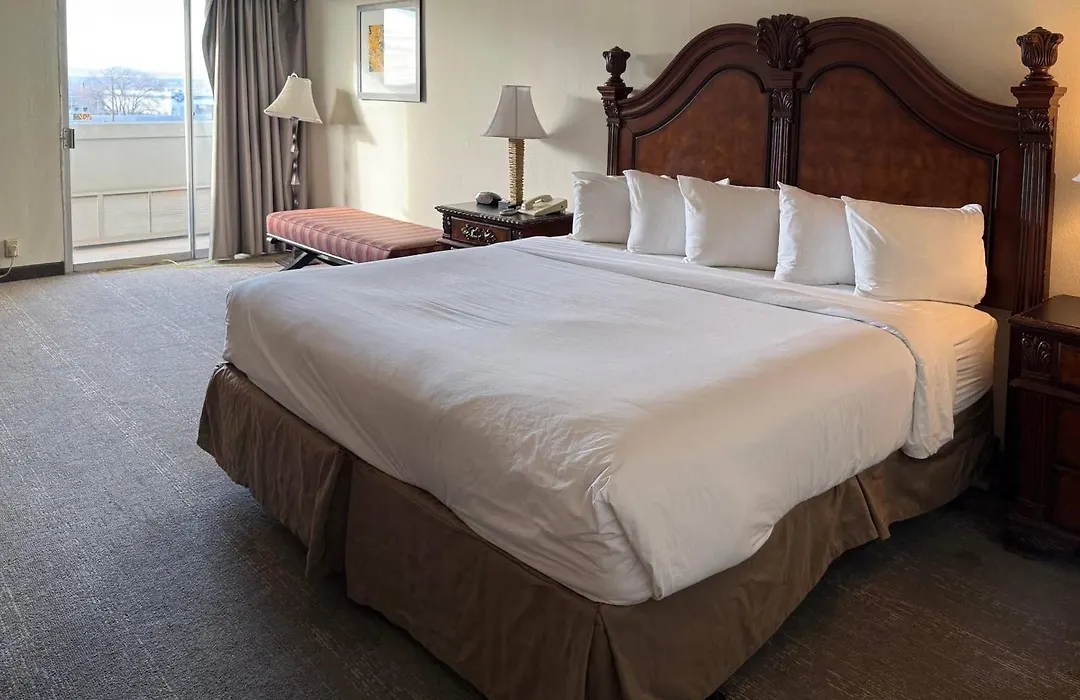 Ramada By Wyndham Albuquerque Midtown-1